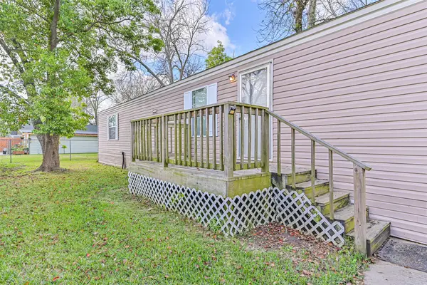 4702 10th Street, Bacliff, TX 77518