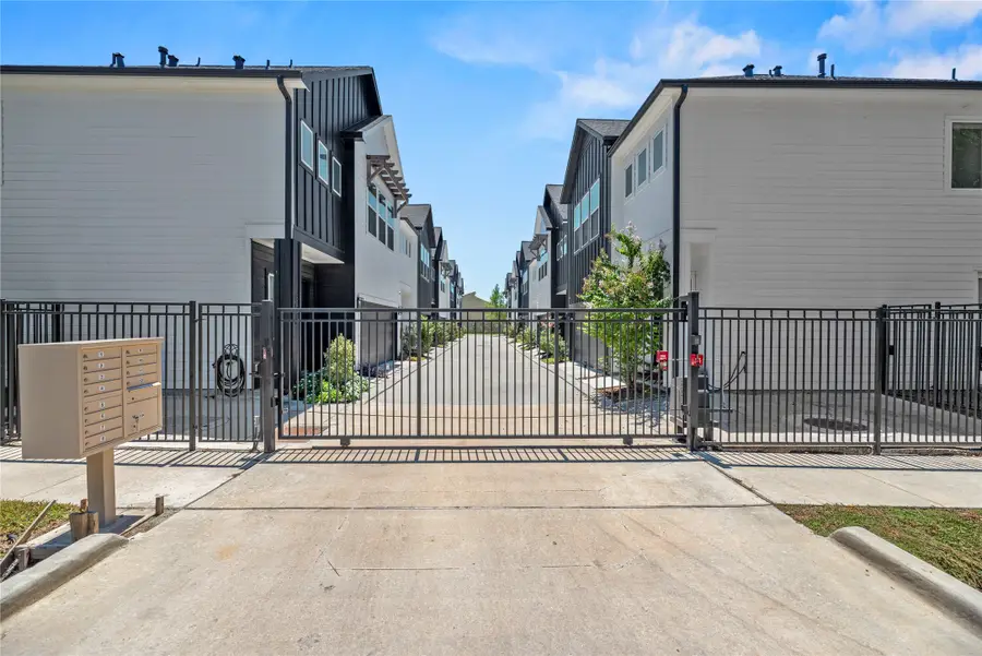 869 Mansfield Street #E, Houston, TX 77091 - #2