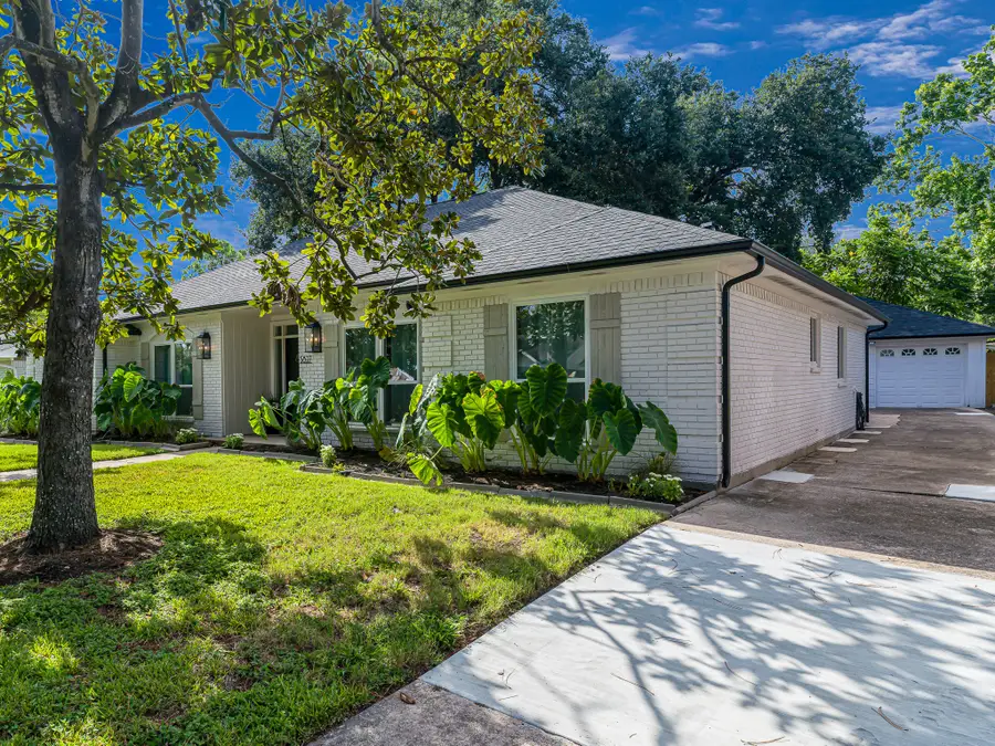 5827 Dumfries Drive, Houston, TX 77096 - #3