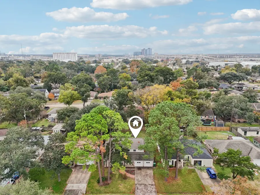 10647 Hazelhurst Drive, Houston, TX 77043 - Image #2