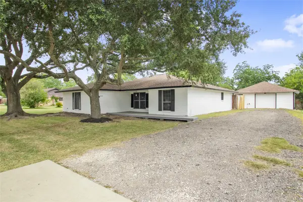 615 S 7th Street, La Porte, TX 77571