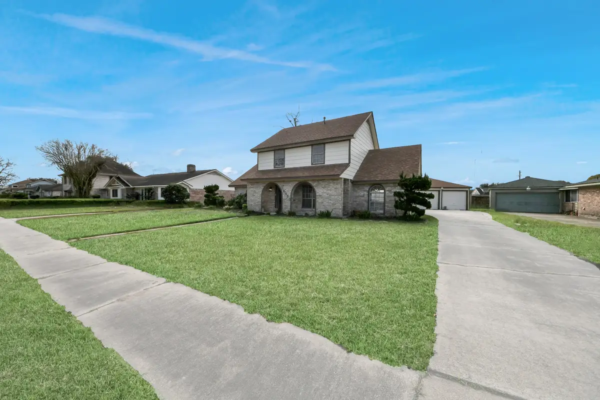 15423 Ridingwood Drive, Stafford Missouri City, TX 77489 - Image #1
