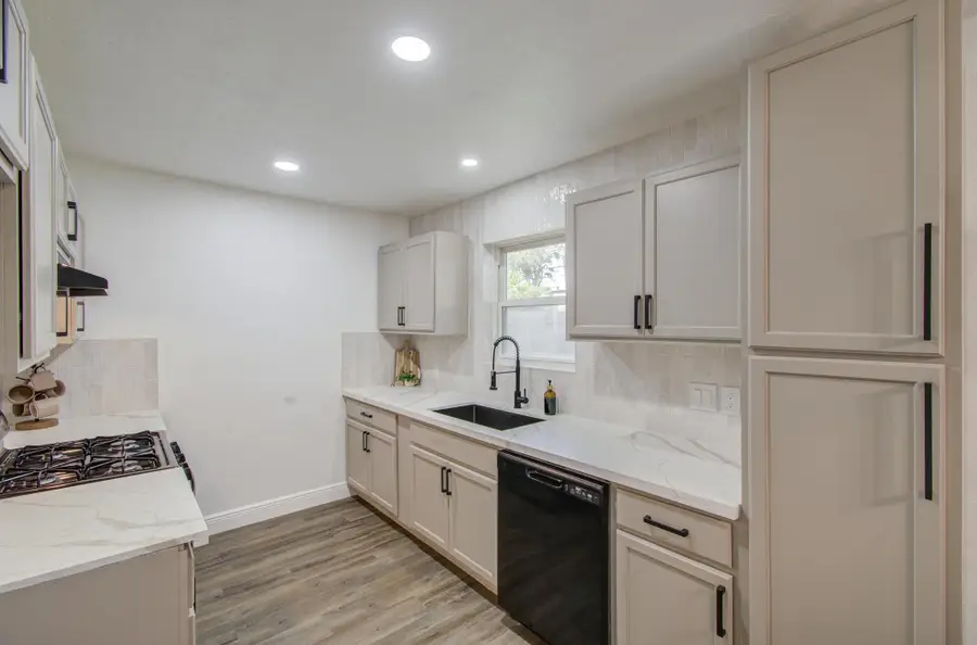 9923 Antrim Lane, La Porte, TX 77571 - #3