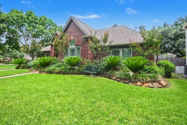 2025 Sandy Coast Circle, League City, TX 77573