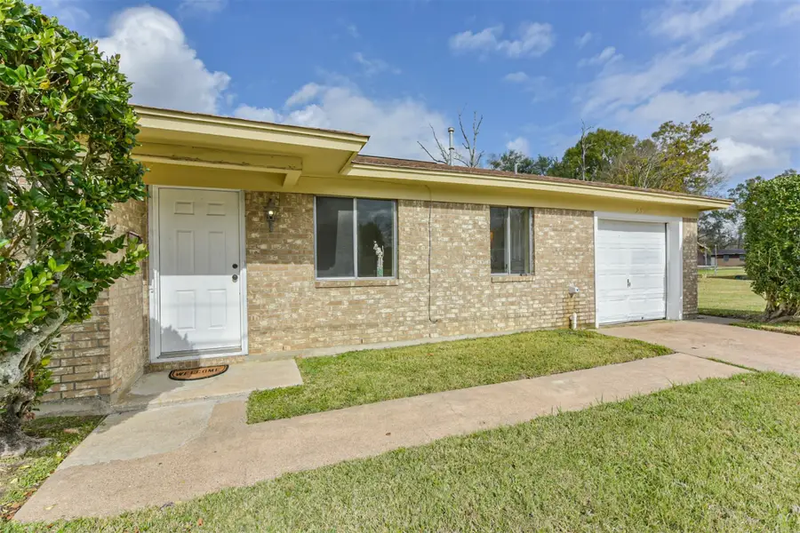 2390 Sarah Street, Beaumont, TX 77705 - Image #2