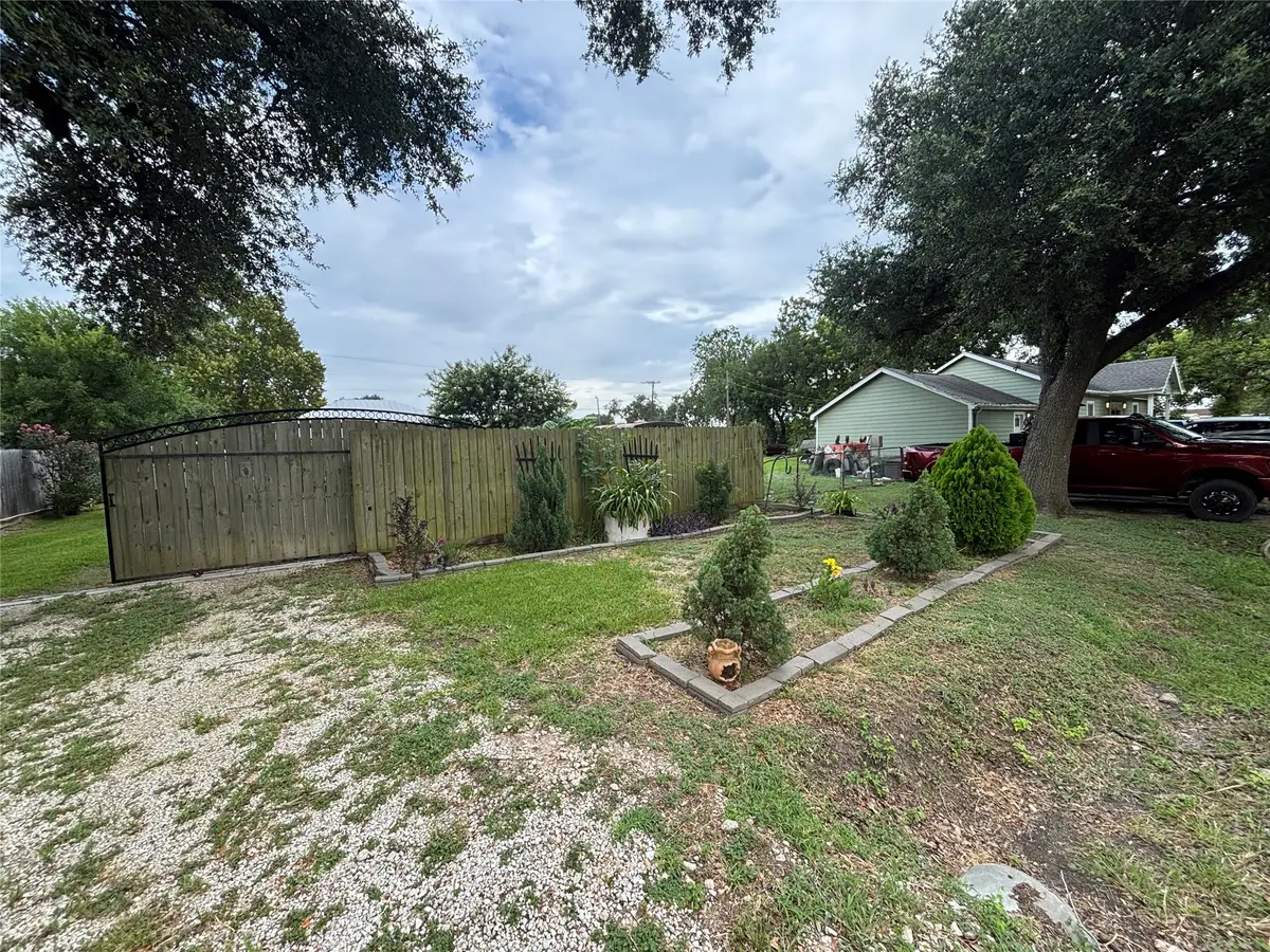 2213 1st Avenue N, Texas City, TX 77590 - #1