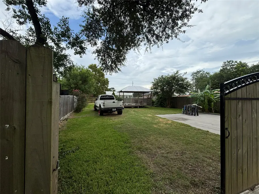 2213 1st Avenue N, Texas City, TX 77590 - #3