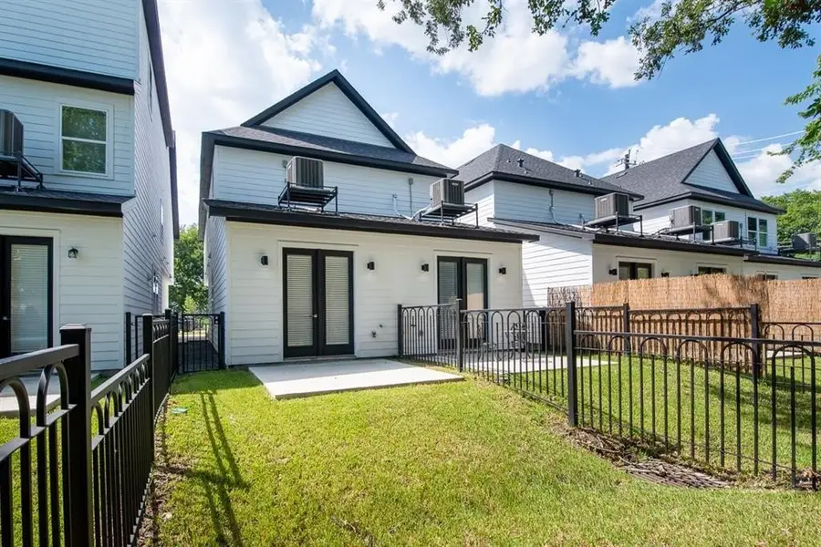 5115 Briscoe Street #A/B, Houston, TX 77033 - #3