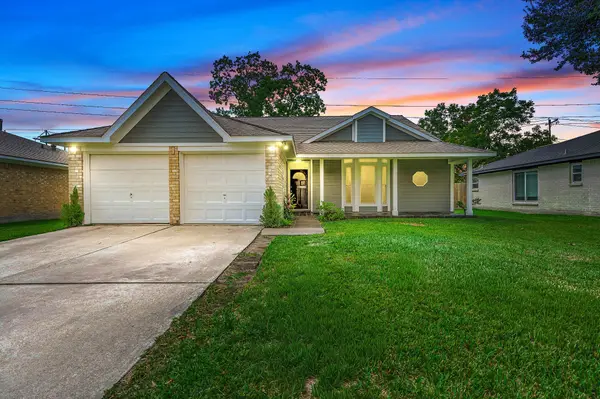 305 Seacrest Boulevard, League City, TX 77573
