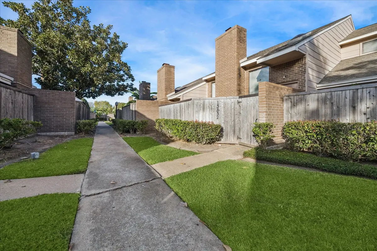 13832 Hollowgreen Drive #102, Houston, TX 77082 - Image #1