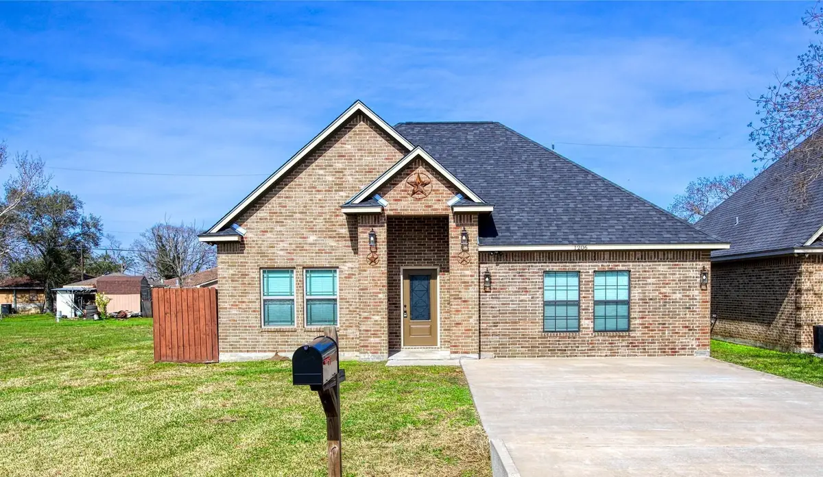1206 N Avenue L, Freeport, TX 77541 - #1