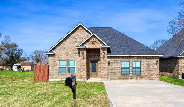 1206 N Avenue L, Freeport, TX 77541