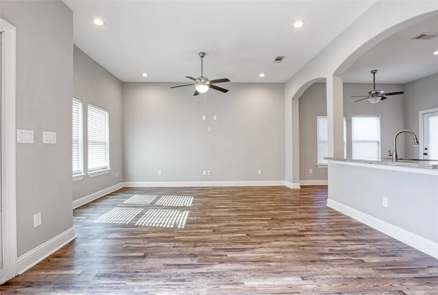 1206 N Avenue L, Freeport, TX 77541 - #3