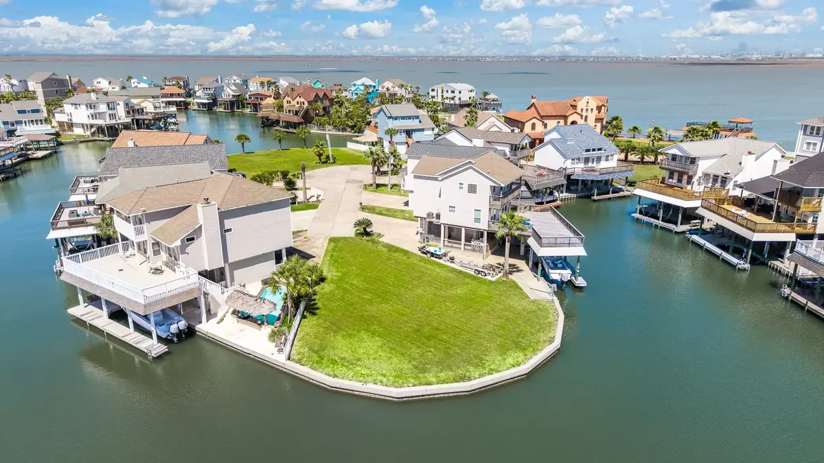 547 Sunset Circle, Tiki Island, TX 77554 - #1