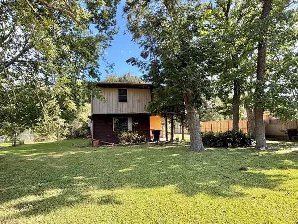 5730 Carolina Avenue, Groves, TX 77619