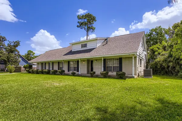 3513 E Bayou Drive, Shoreacres, TX 77571