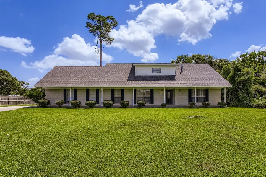 3513 E Bayou Drive, Shoreacres, TX 77571 - Image #2