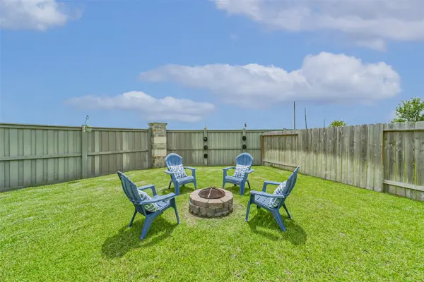 906 Dairy Prairie Drive, Rosharon, TX 77583