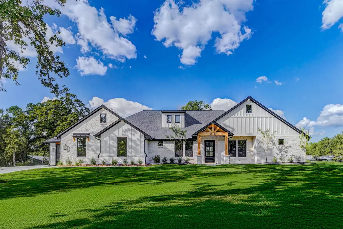 218 N Garrett Circle, Bellville, TX 77418 - Image #1