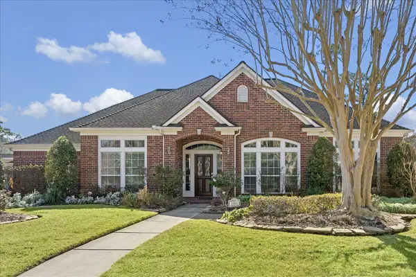1004 Pine Cone Lane, Friendswood, TX 77546