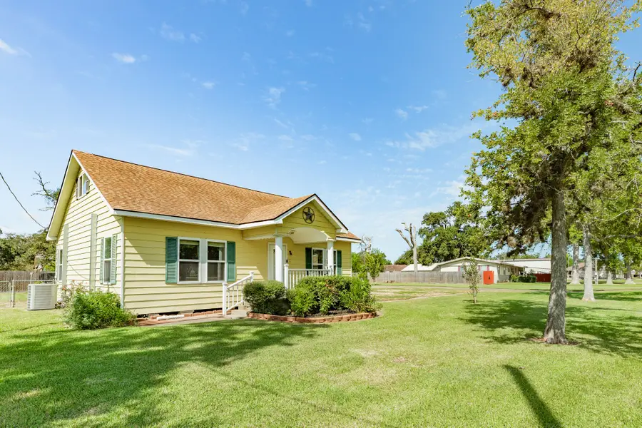 402 Goliad St Cr 821, Clute, TX 77531 - #3