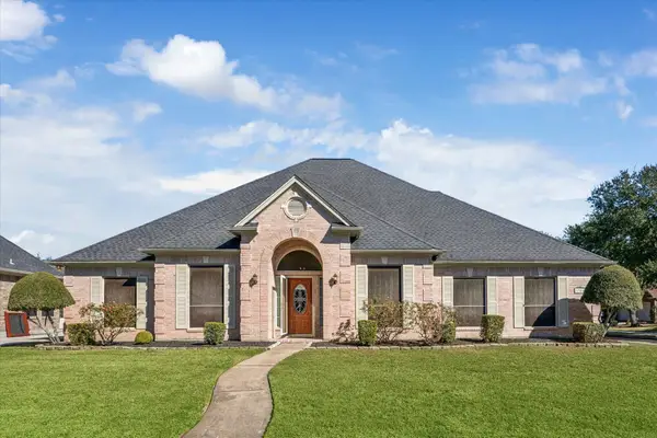 1301 Silver Maple Lane, Pearland, TX 77581