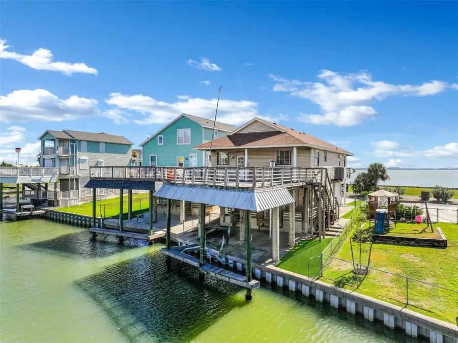 40 Harbor Circle, Tiki Island, TX 77554 - #2