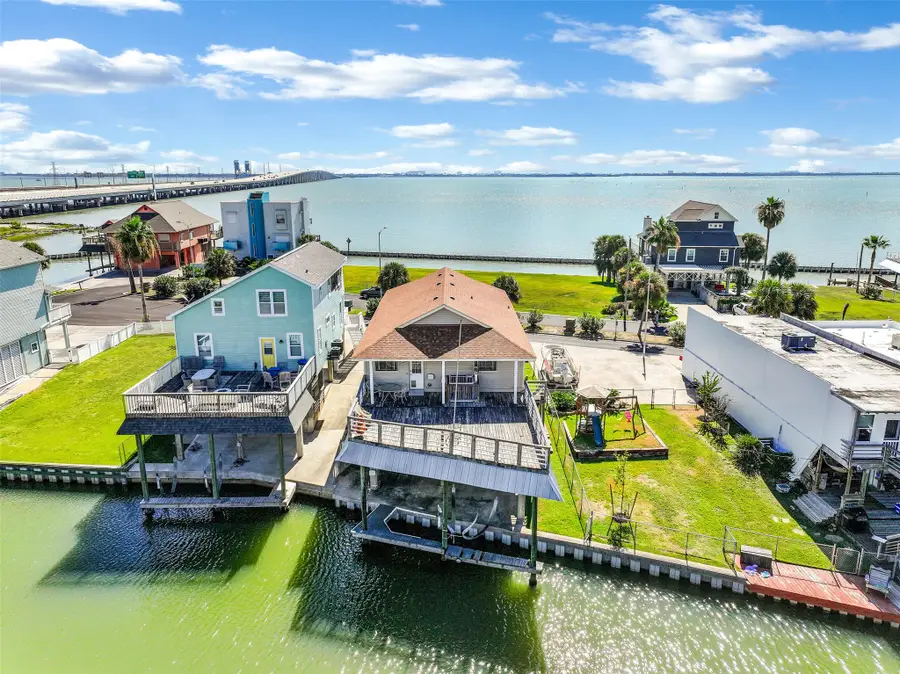 40 Harbor Circle, Tiki Island, TX 77554 - #3