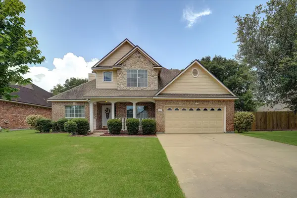 129 Lasso Street, Angleton, TX 77515