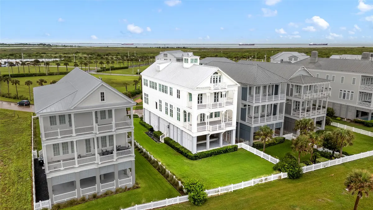 2425 E Seaside Drive, Galveston, TX 77550 - #1