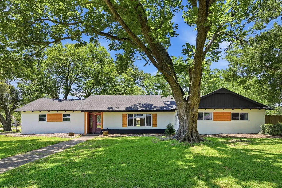 101 W Larkspur Drive, Alvin, TX 77511 - #1