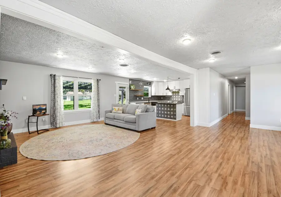 101 W Larkspur Drive, Alvin, TX 77511 - #3