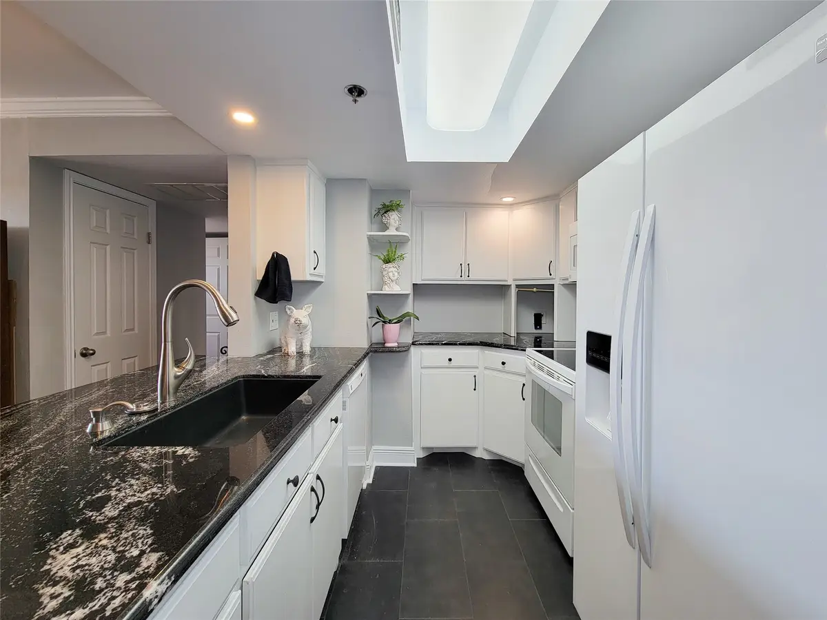 3525 Sage Road #402, Houston, TX 77056 - Image #1