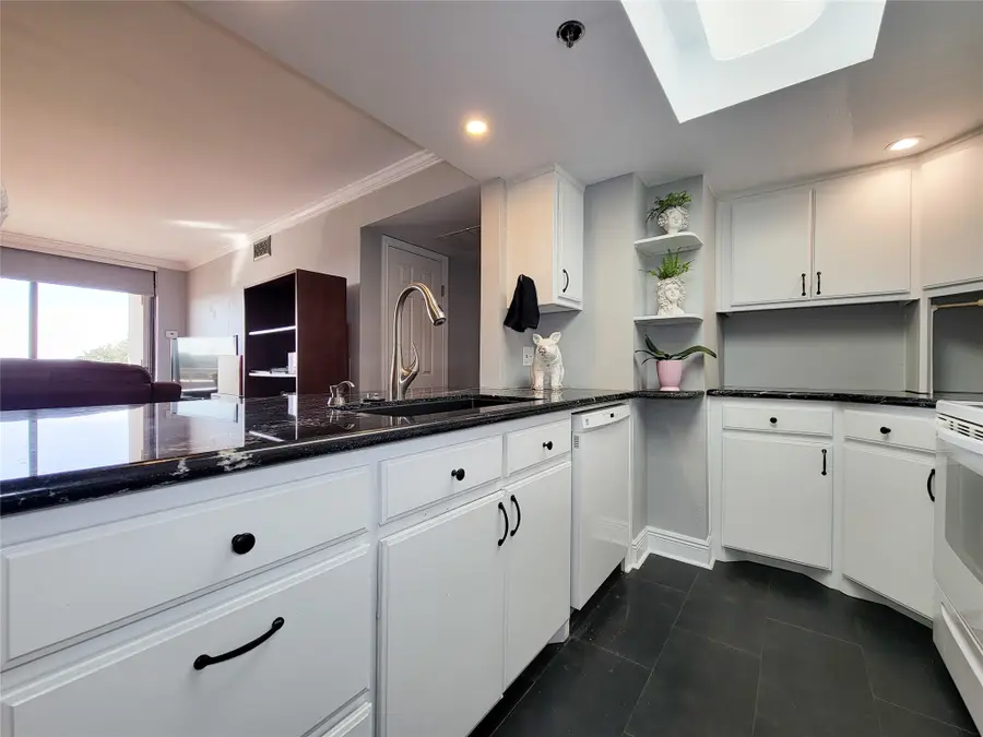 3525 Sage Road #402, Houston, TX 77056 - Image #3