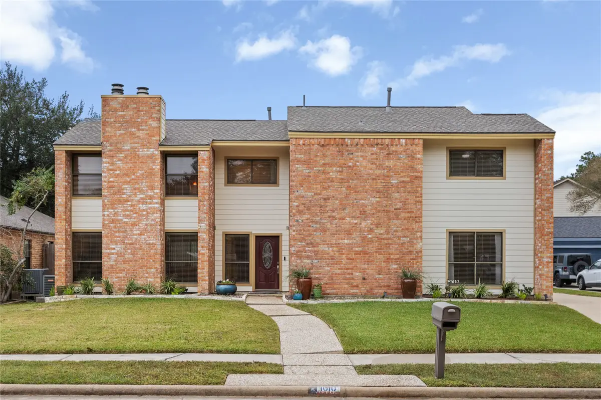 1610 E Hedgecroft Drive, El Lago, TX 77586 - Image #1