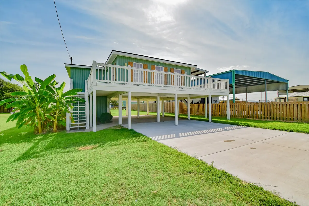 1032 N Selwyn Rd, Crystal Beach, TX 77650 - #1