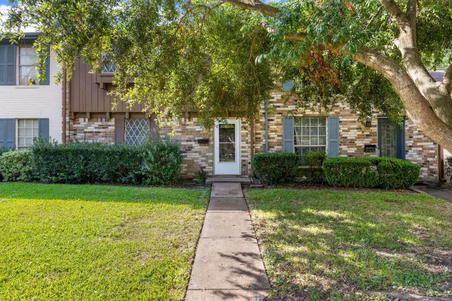 907 Garden Walk Drive, La Porte, TX 77571 - Image #3