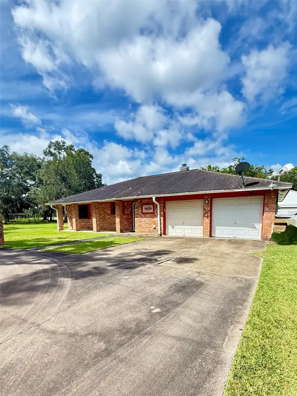 1410 S Dance Drive, West Columbia, TX 77486