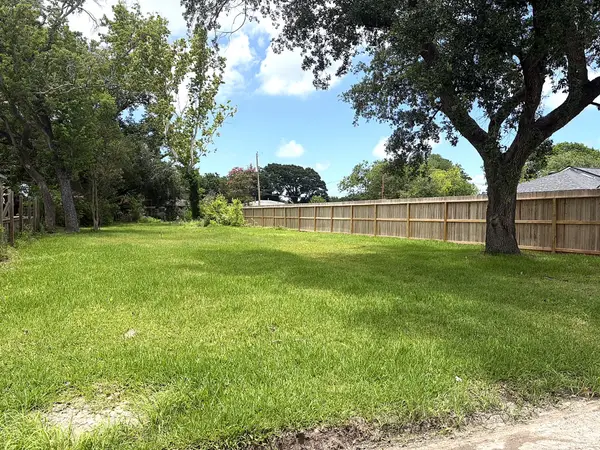 2930 3rd Avenue N, Texas City, TX 77590
