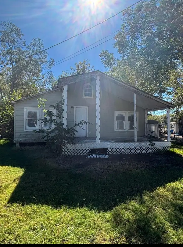 505 Washington Street, Edna, TX 77957