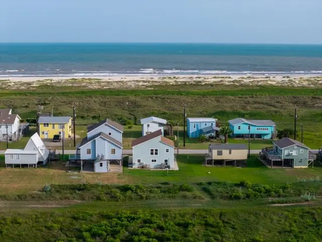 207 Beachfront Drive, Matagorda, TX 77457 - #2