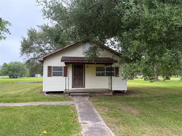 638 W Leblanc Street, Winnie, TX 77665