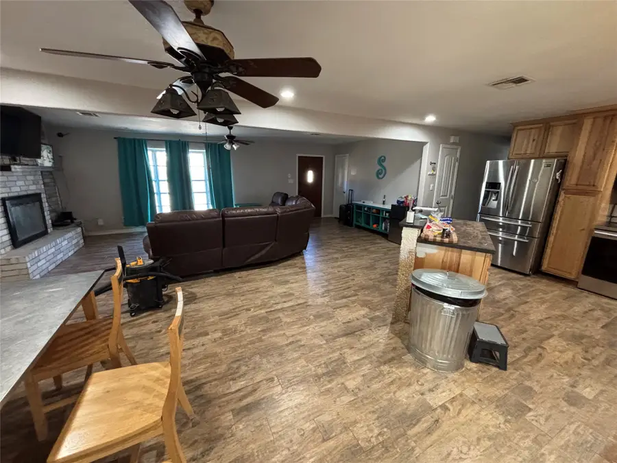 708 W Avenue A, Lampasas, TX 76550 - #2