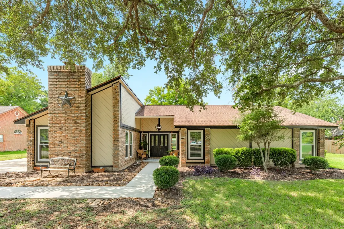 54 Royal Oak Circle, Lake Jackson, TX 77566 - #1