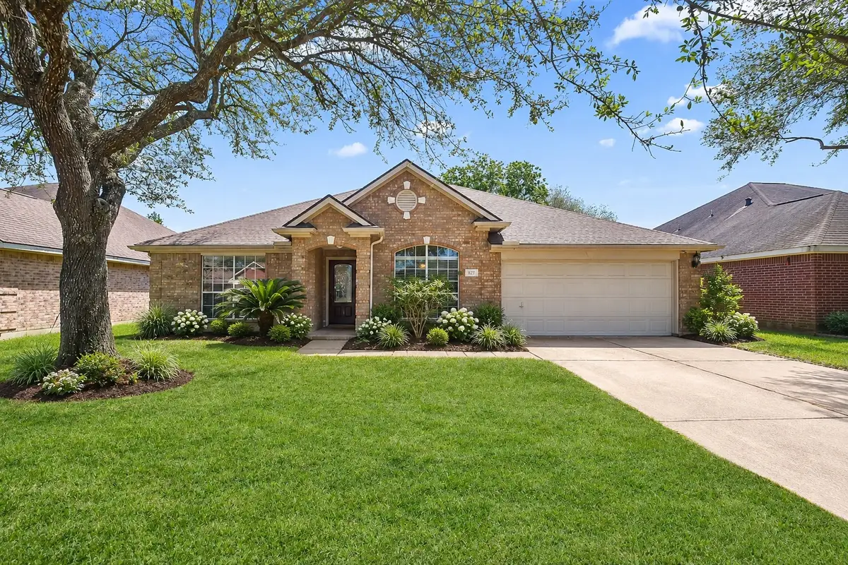 827 N Wellsford Drive, Pearland, TX 77584 - #1
