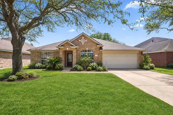 827 N Wellsford Drive, Pearland, TX 77584