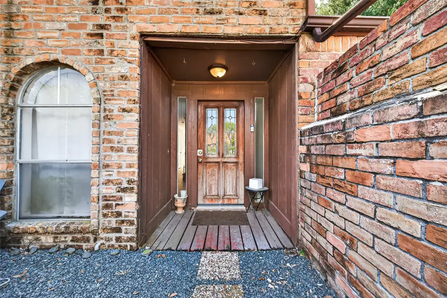 10622 Bexley Drive, Houston, TX 77099 - Image #2