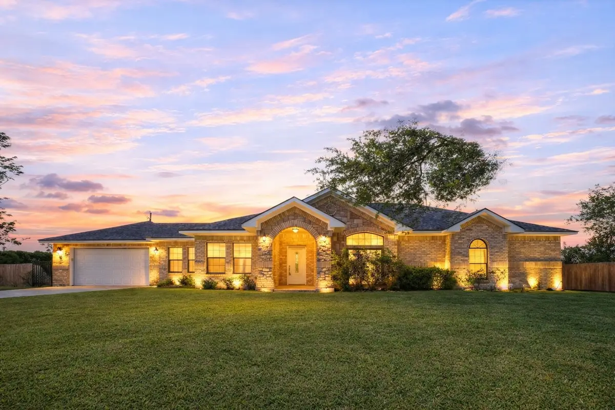 319 Pinedale Ave, Arcola, TX 77583 - #1