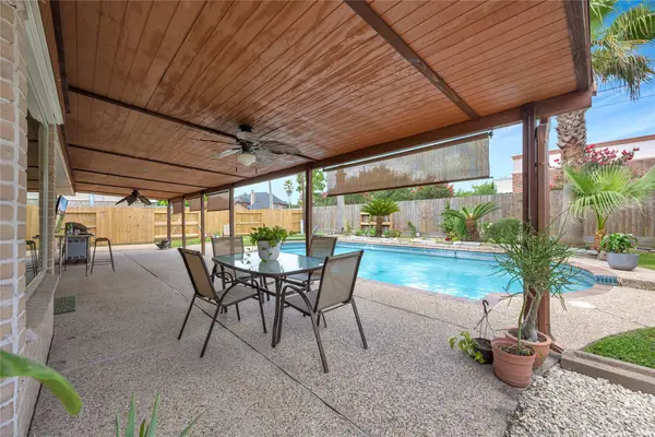 109 Country Lane, League City, TX 77573