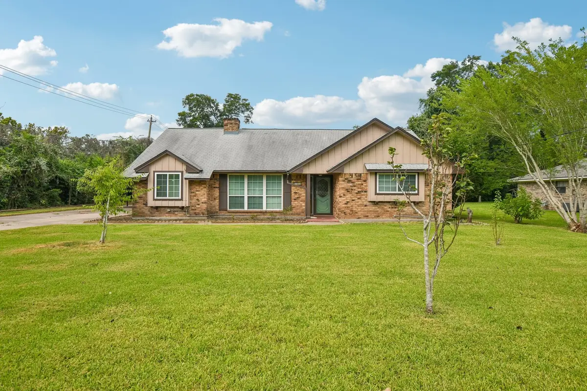 401 Southern Oaks Drive, Lake Jackson, TX 77566 - #1